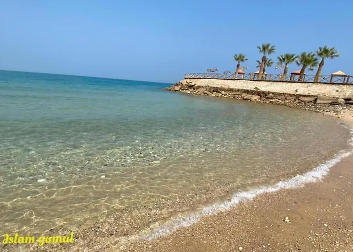 3 غرف قريه بلومار الدوم عائلات للإقامة يطلب موافقه امنيه قبل 48 ساعه من الاقامه - توجد مصاريف لبوابة القرية - استهلاك الكهرباء على العميل Apartment Ain Suchna